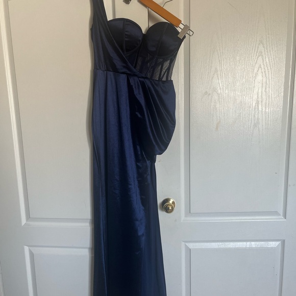 Prom / Formal Dress - Picture 2 of 5